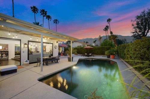 2982 Alta Loma Dr, Palm Springs, CA 92264-8708