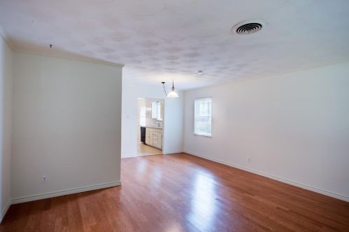 10428 Chesterton Dr, Dallas TX  75238-2206 exterior