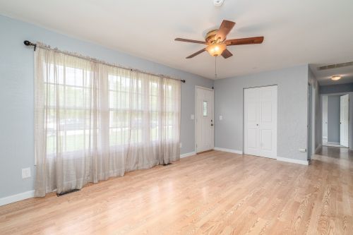 387 3rd St, Braidwood, IL 60408-1519