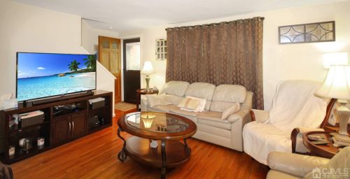 168 Newman St, Metuchen, NJ 08840-2642