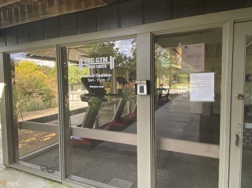 66 Montre Sq, Atlanta GA  30327-4043 exterior