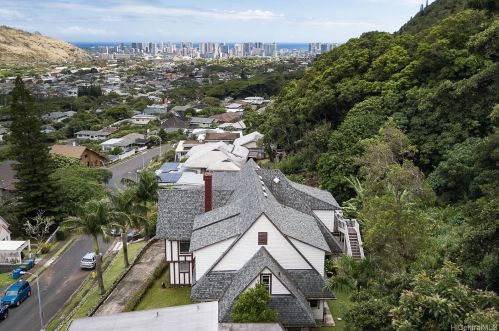 3236 Huelani Dr, Honolulu HI  96822-1233 exterior