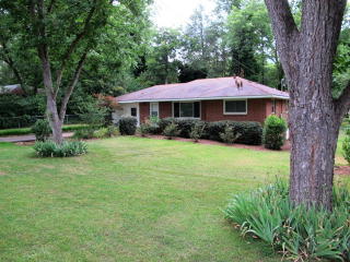 141 Laurel Dr, Athens, GA 30606-1640
