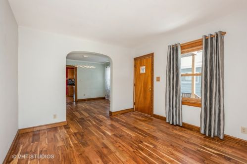 1558 Campbell Ave, Des Plaines, IL 60016-6635