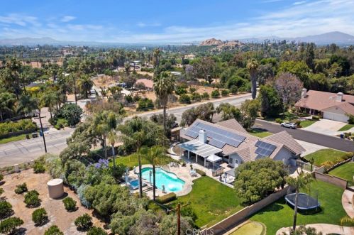 1678 Southport Dr, Riverside CA  92506-5449 exterior