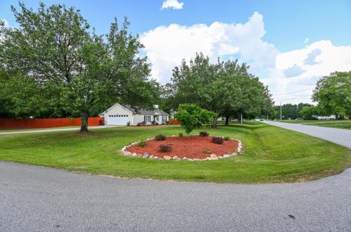 2775 Milton Bryan Dr, Loganville, GA 30052-3903