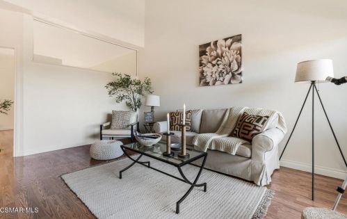 5728 Skyview Way, Calabasas, CA 91301-1698