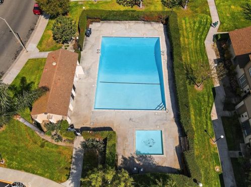 2911 Bradford Pl, Santa Ana CA  92707-4040 exterior