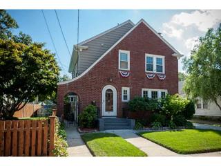 55 Greylock Ave, Cranston, RI 02910-1710