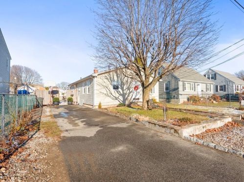 49 Highland Ave, Providence, RI 02919-3924