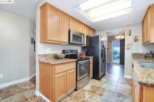 1945 Rouse Ct, Modesto, CA 95351-2972