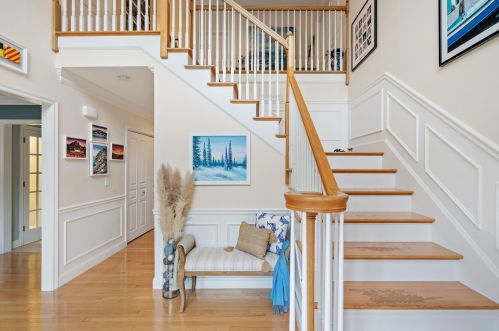 40 Chisholm Farm Dr, Stratham, NH 03885-2164