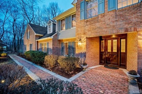 188 Deerfield Ter, Mahwah, NJ 07430-2853