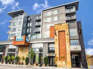 1320 Lake St, Minneapolis MN  55408-2763 exterior