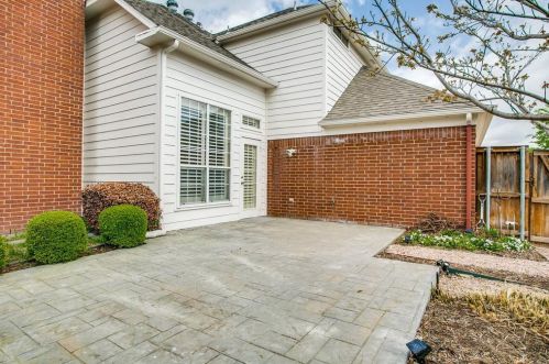 337 Touchdown Dr, Irving TX exterior