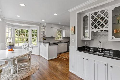 565 Mnr Rdg Dr, Atlanta GA  30305-3511 exterior