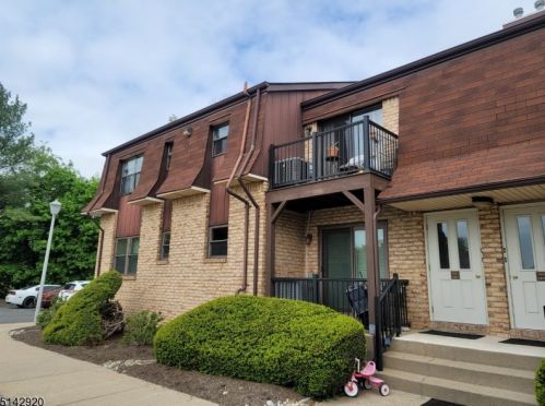 1412 Normandy Ct, Flemington, NJ 08822-1851