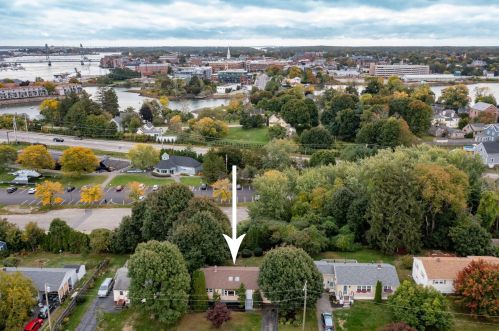 202 Leslie Dr, Portsmouth, NH 03801-3596