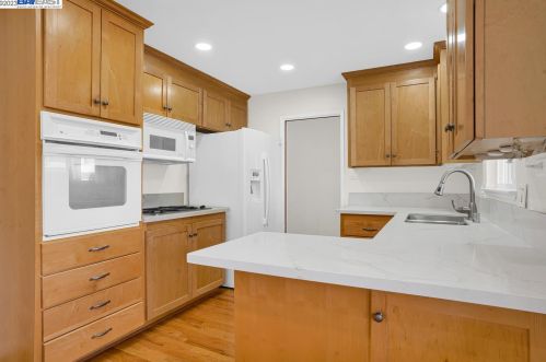 477 Lorren Ct, Livermore, CA 94550-4031