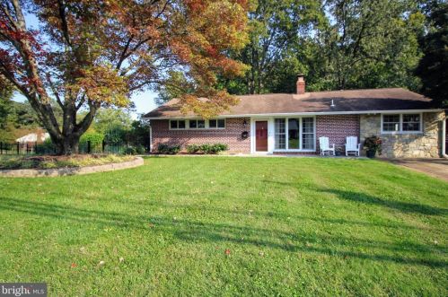 5901 Atteentee Rd, Springfield VA  22150-3906 exterior