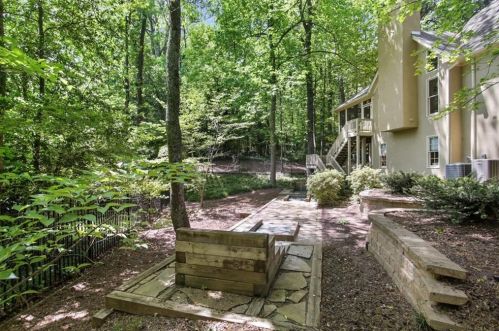 1692 Harts Run, Atlanta, GA 30341-1756