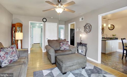 16 Mill Pond Dr, Lancaster PA  17603-7411 exterior