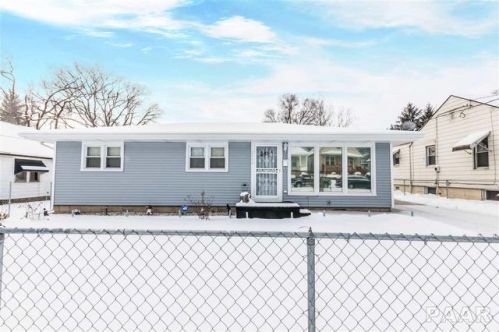 2900 Seibold St, Peoria IL  61605-2773 exterior