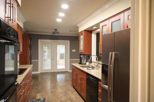 3423 Gladiolus Ln, Dallas TX  75233-3803 exterior