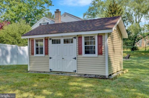 202 Suncrest Rd, Lancaster PA  17601-4835 exterior