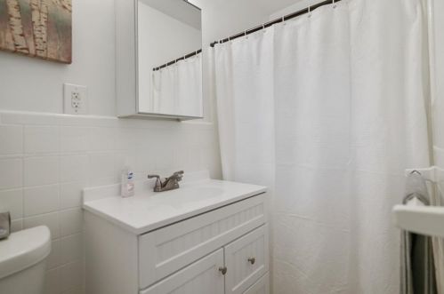 1381 Carolyn Dr, Atlanta GA  30329-3546 exterior