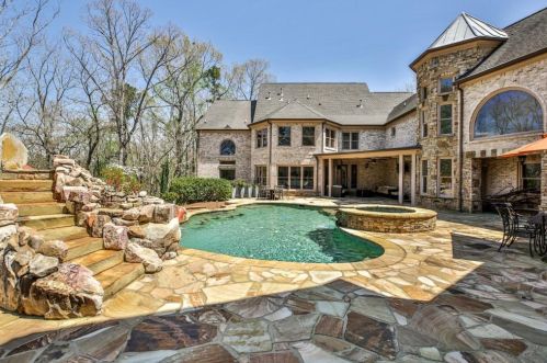 360 Cameron Ridge Dr, Atlanta GA  30328-4710 exterior