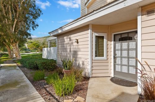 2776 Erringer Rd, Simi Valley, CA 93065-1158