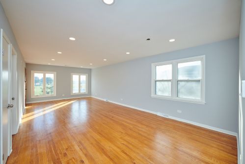8116 Dempster St, Niles IL  60714-1715 exterior