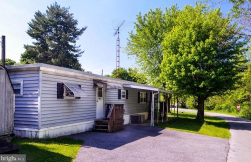 530 Middleview Dr, York, PA 17402-4962