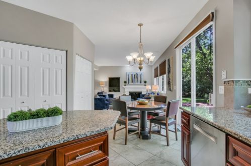 7272 Presidential Dr, Gurnee IL  60031-5302 exterior