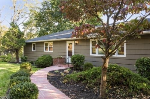 1445 Long Hill Rd, Millington, NJ 07946-1811
