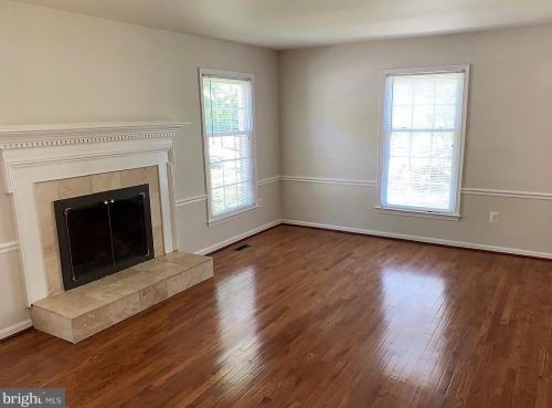 9011 Mulvaney Ct, Springfield, VA 22152-2135