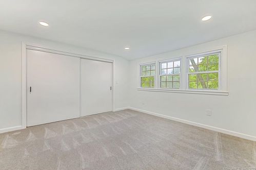 1090 Avery St, Wapping CT  06074-2301 exterior