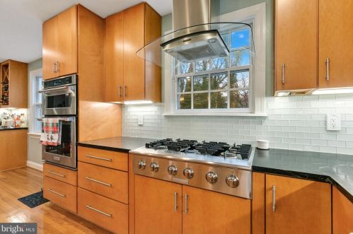 322 Northwest Dr, Silver Spring MD 20901-1431 exterior