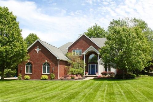 2564 Crane Creek Pkwy, Cleveland, OH 44141-2800
