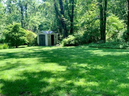 54 Kinter St, Clinton, NJ 08809-1215