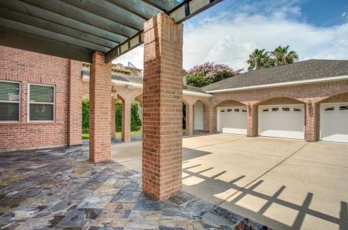 413 Baywood Dr, Taylor Lake Village TX  77586-1803 exterior