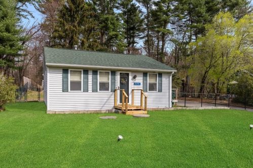 594 Victory Hwy, Burrillville, RI 02839-1256