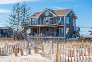 694 Charlestown Beach Rd, Charlestown, RI 02813-1911
