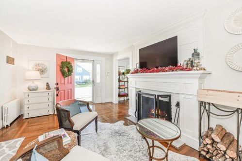 87 Miller Ave, Milford, CT 06460-5441