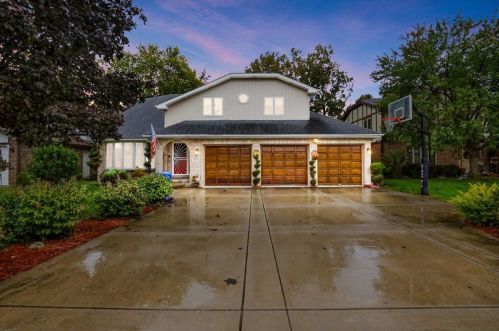 472 Dunlay St, Wood Dale, IL 60191-2126