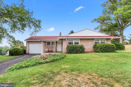 2463 Beeler Ave, York, PA 17408-4532