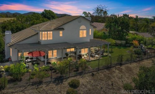 1597 Parkview Dr, Vista CA  92081-8750 exterior