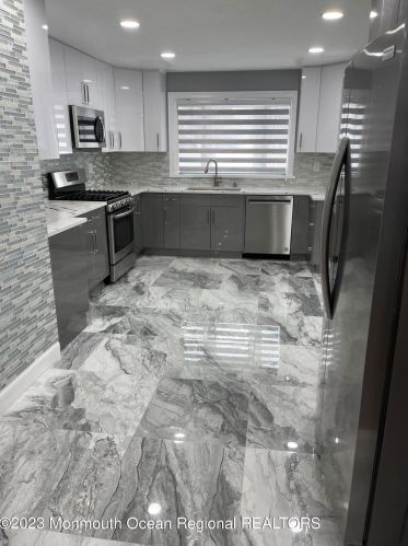 6 Dwight Dr, Tinton Falls NJ  07712-3625 exterior