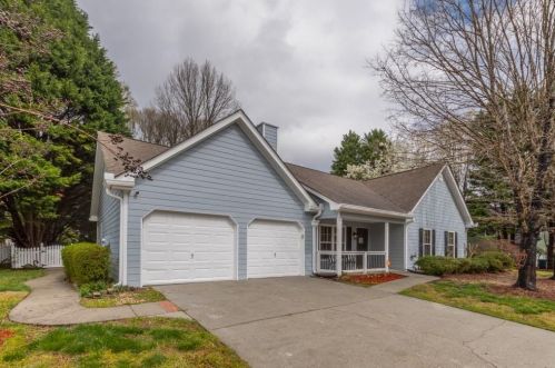 140 Lacey Oak Ln, Loganville, GA 30052-4950